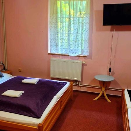 Hotel Saentis Komorni Lhotka Ngoại thất bức ảnh