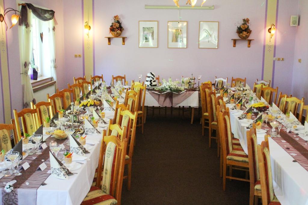 Hotel Saentis Komorni Lhotka Ngoại thất bức ảnh